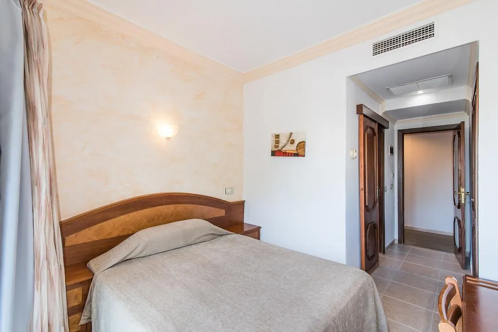 Hotel Baviera Cala Ratjada 4*,  Spanyolország